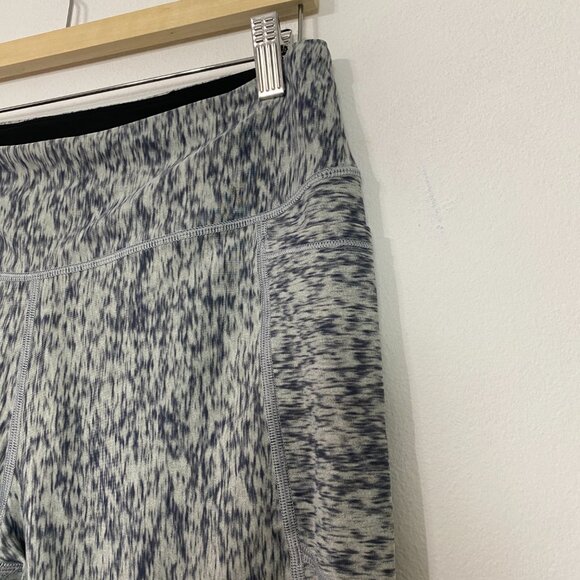 Victoria Sport Total Knockout Capri Gray & Black Speckled Capri Leggings Large - Picture 3 of 7